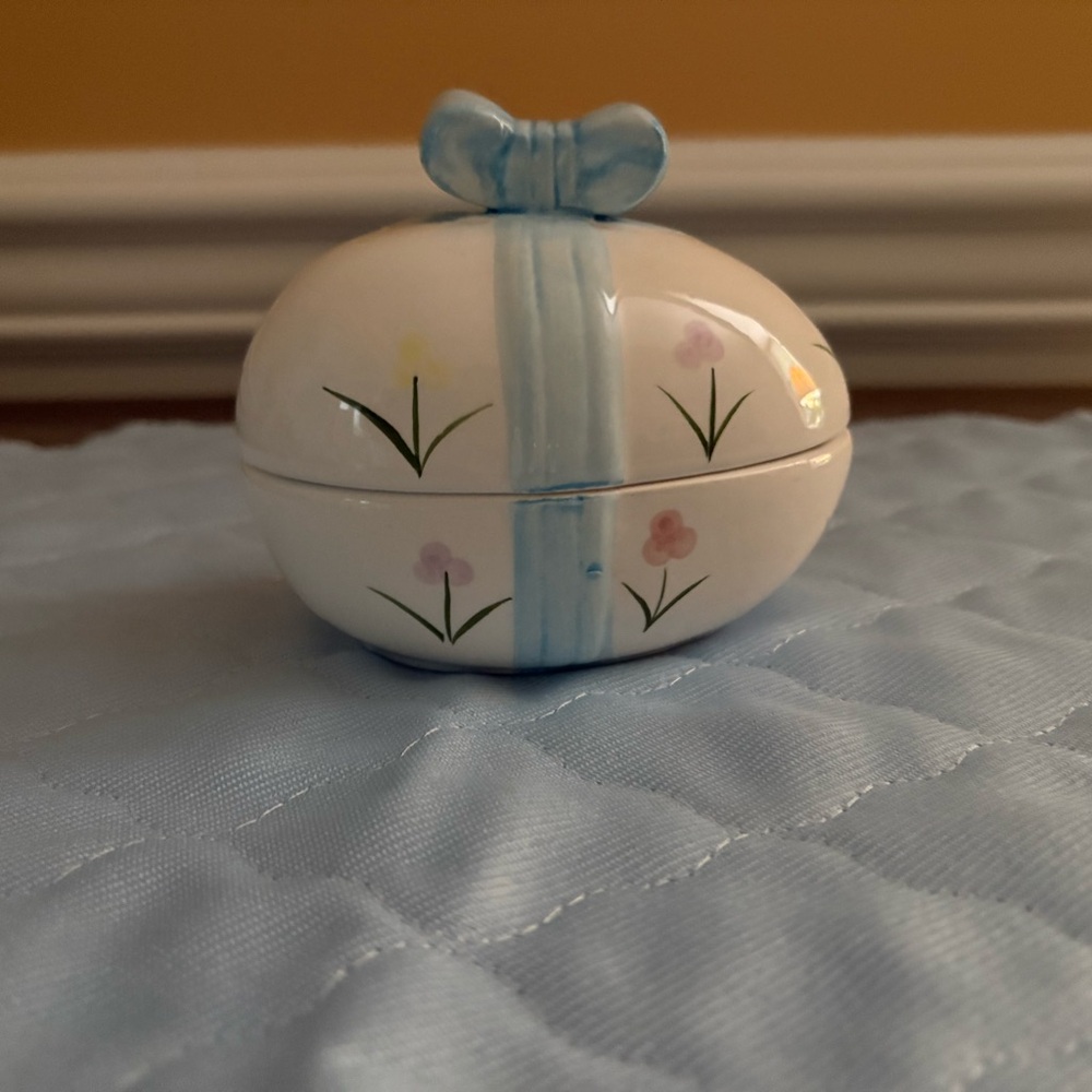 Ceramic Easter Egg Trinket Box with Blue Ribbon. Vintage. NEW - Picture 1 of 9